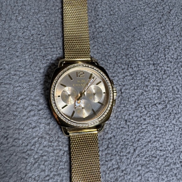 Coach 14502490 Boyfriend Crystal Accented Gold Tone Stainless SteelLadies Watch